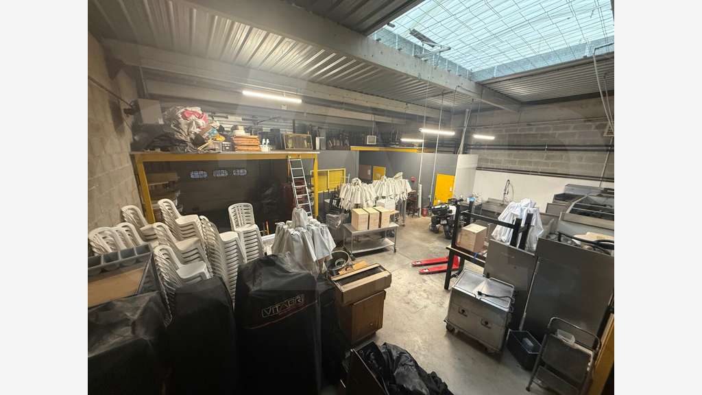 Cellule d’activités 295m² à vendre Rennes Sud Est