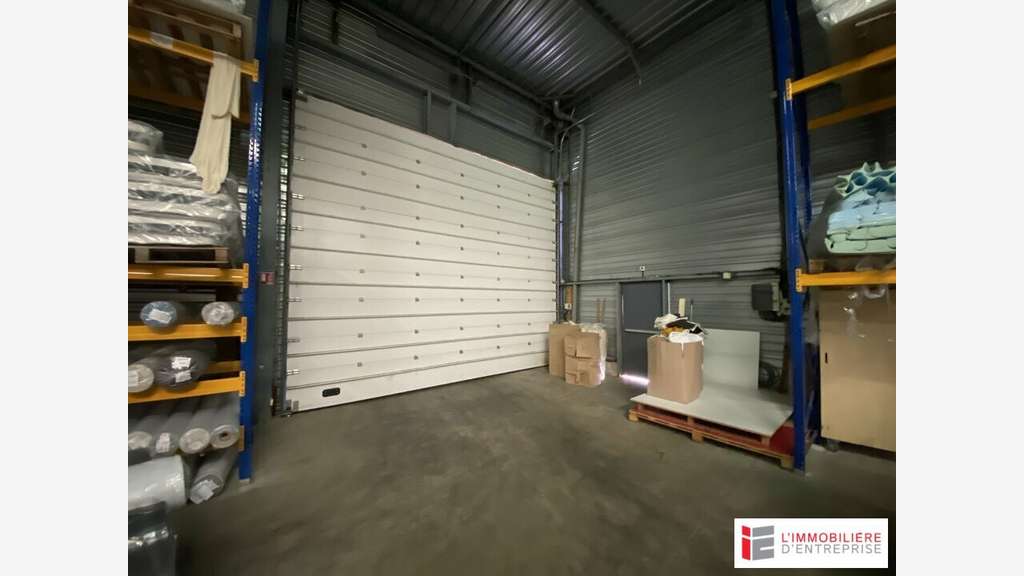 Local d'activité 1725m² à vendre agglo Vitré-Janzé