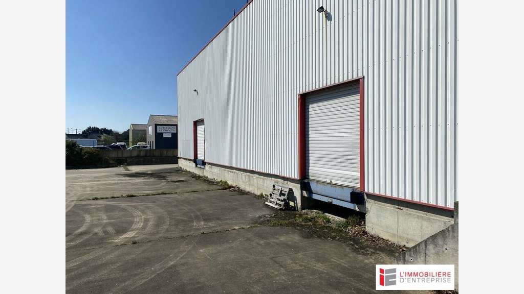 Local d'activité 1725m² à vendre agglo Vitré-Janzé