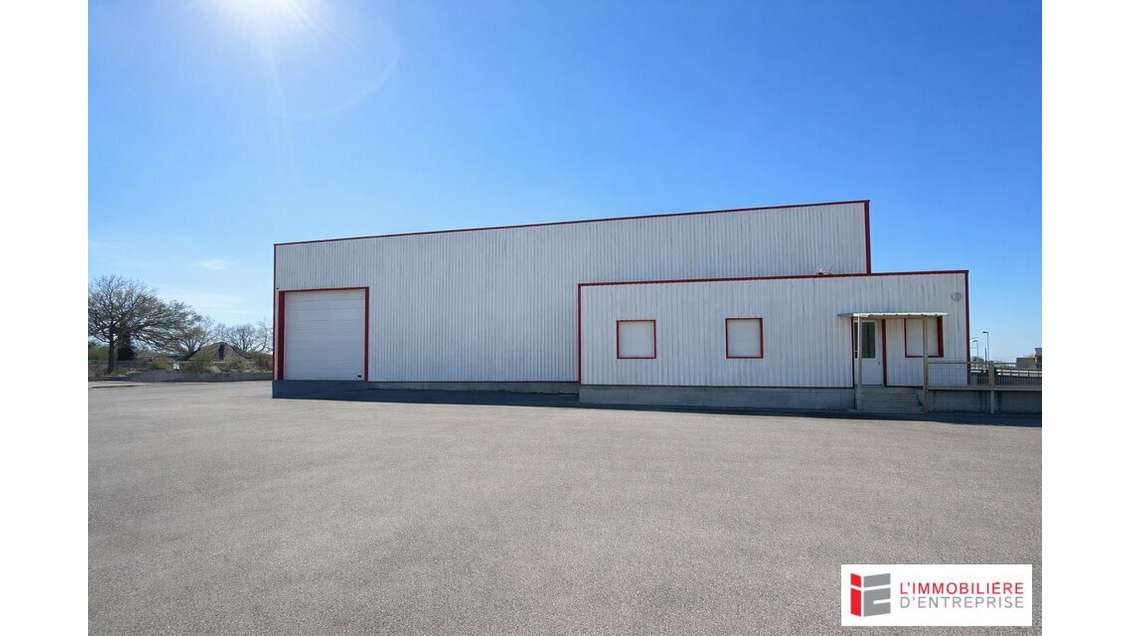 Local d'activité 1725m² à vendre agglo Vitré-Janzé