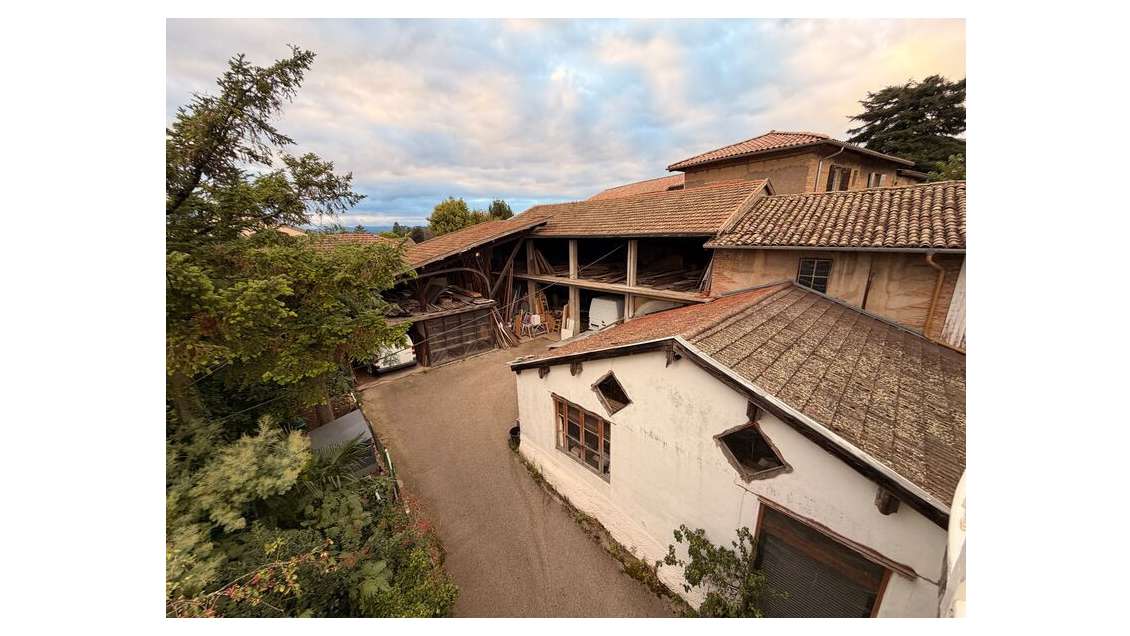 VENTE - Locaux Atypiques- à rénover - REYRIEUX