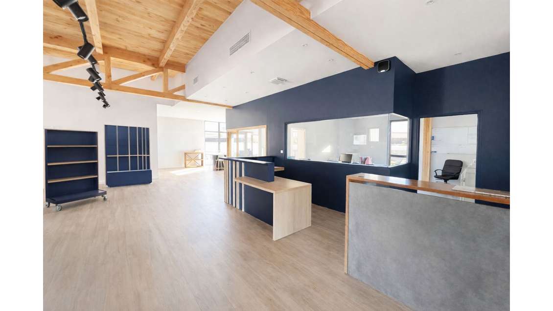 Locaux à usage mixte de 2 lots de 335m² et 225m²