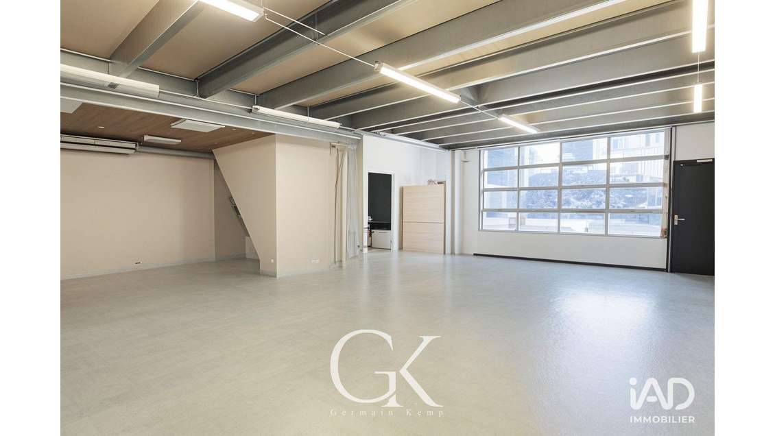 Vente local d'activités de 215m² à Rochetoirin