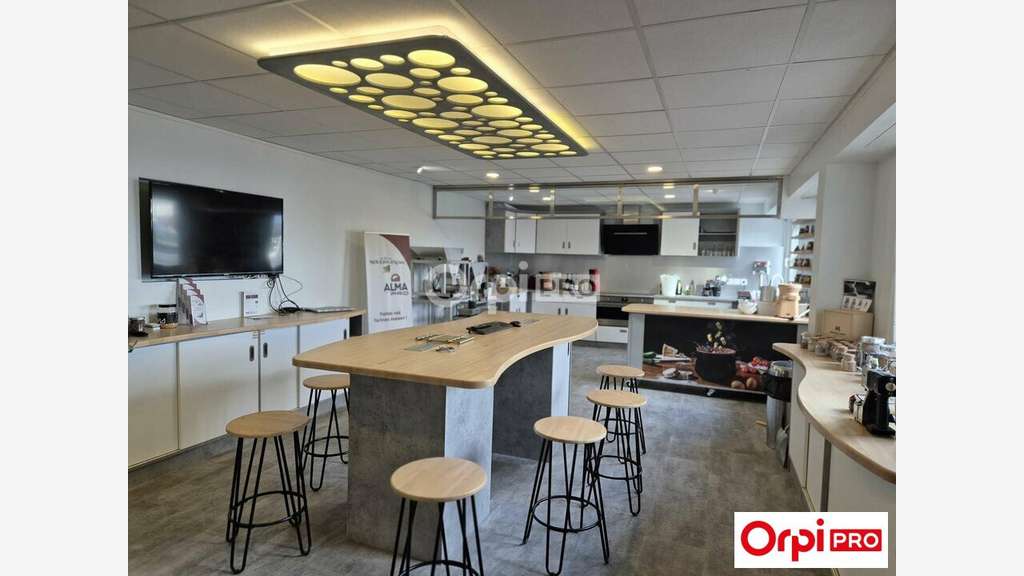 Local d'activité de 2000m² à vendre à Saint Doant