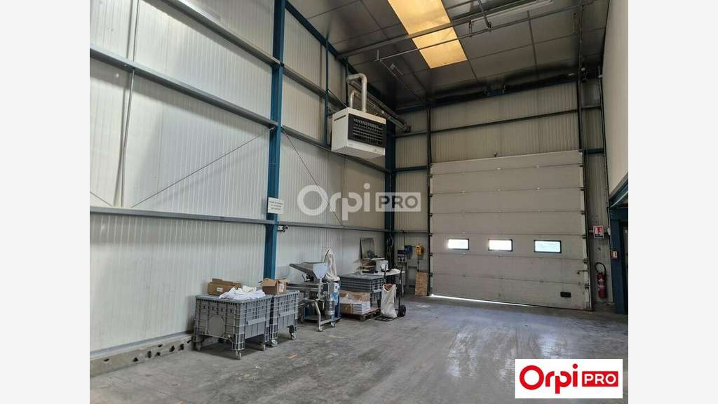 Local d'activité de 2000m² à vendre à Saint Doant