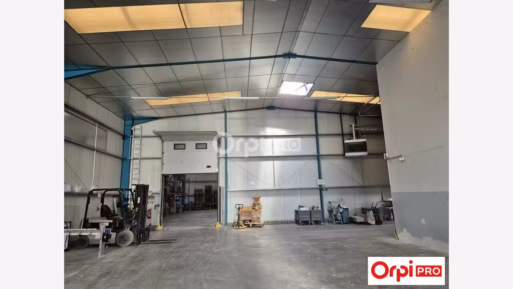 Local d'activité de 2000m² à vendre à Saint Doant