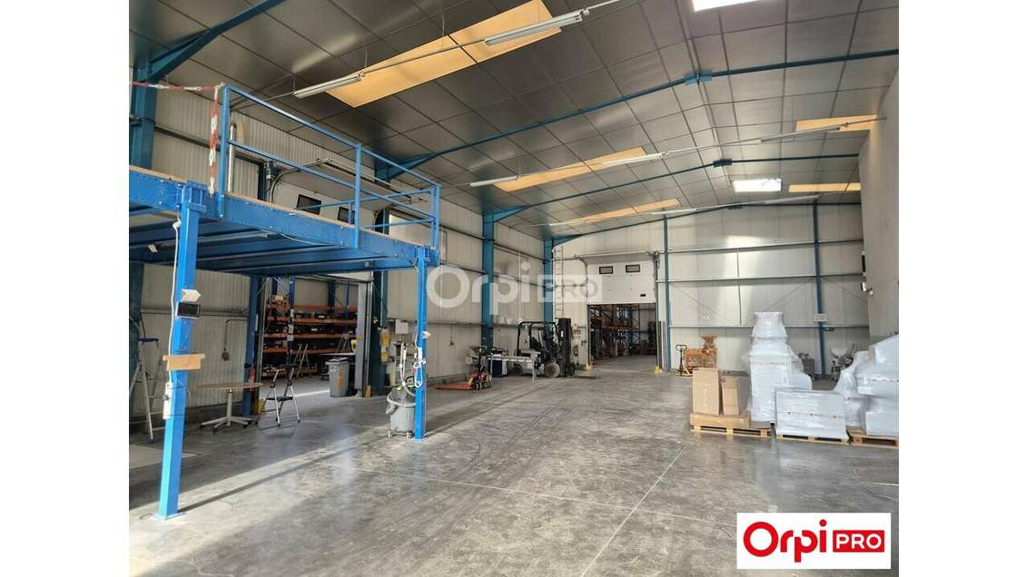 Local d'activité de 2000m² à vendre à Saint Doant