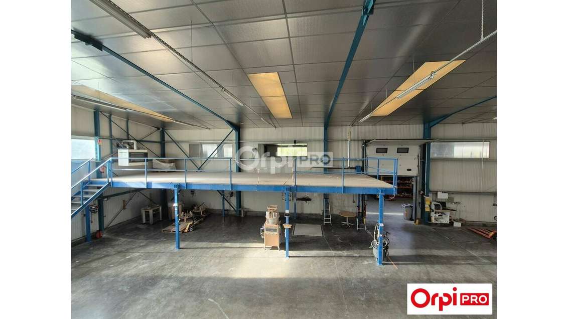 Local d'activité de 2000m² à vendre à Saint Doant