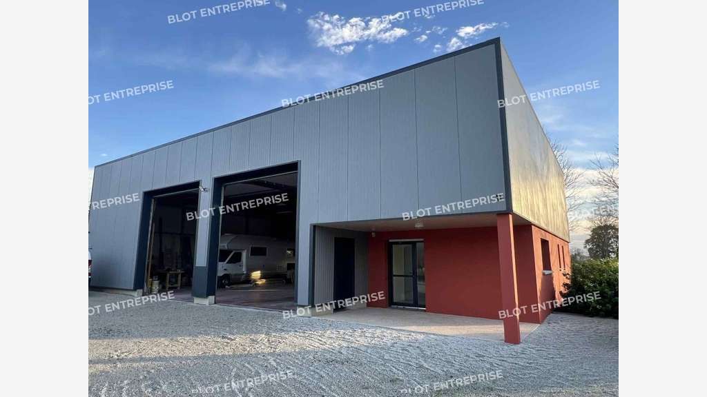 A vendre locaux d'activités 342m² à Romillé
