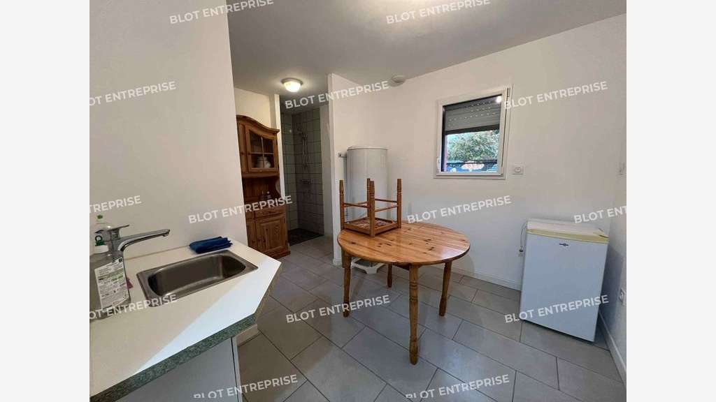 A vendre locaux d'activités 342m² à Romillé