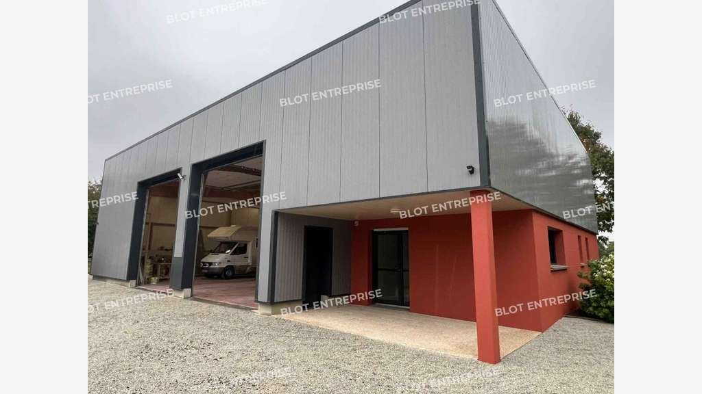 A vendre locaux d'activités 342m² à Romillé