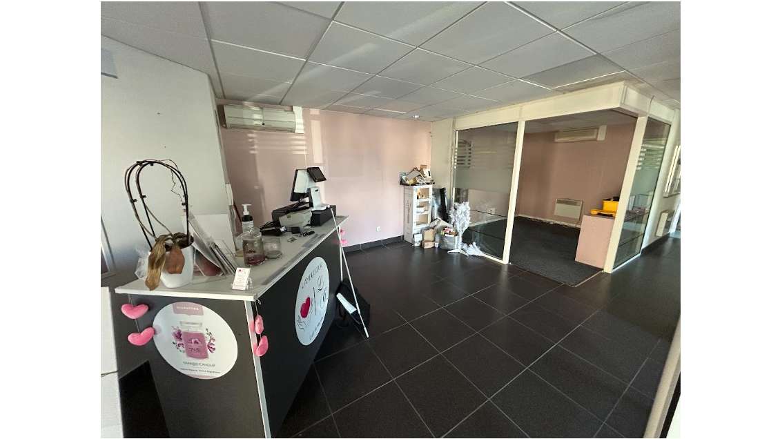 Vente local commercial de 284m² à Chabris centre