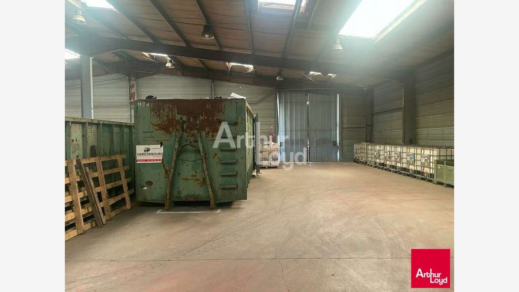 Vente local industriel 4380m² sur 1ha à Romorantin