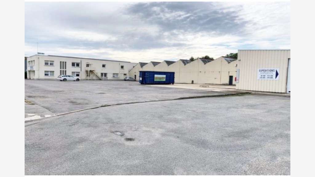 À vendre – Local Industriel de 4 400 m² à Romo