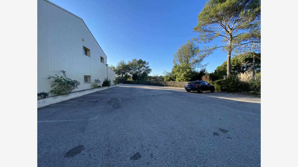 AV entrepôts bureaux 1329m² Roquebrune-sur-Argens