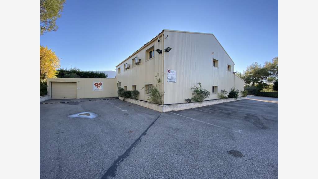 AV entrepôts bureaux 1329m² Roquebrune-sur-Argens