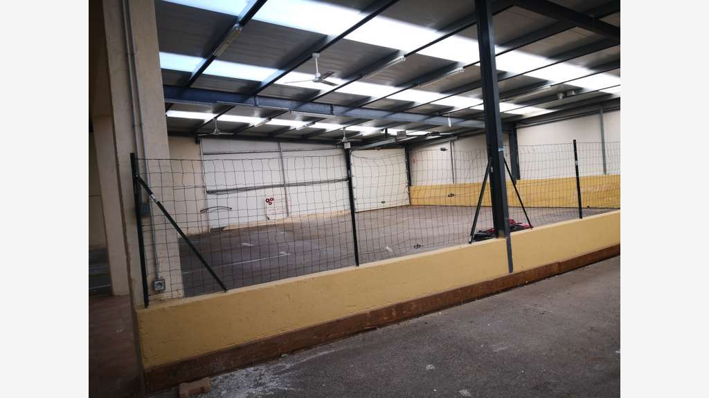 À vendre local d’activité 1300m² à Roquebrune
