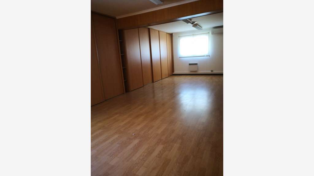 À vendre local d’activité 1300m² à Roquebrune