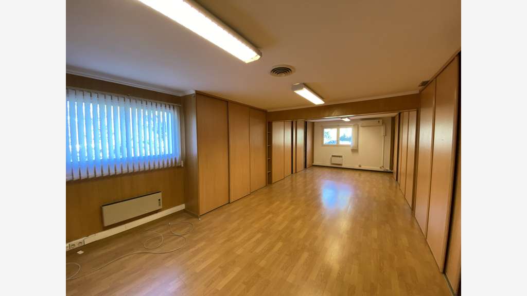 Entrepôts et bureaux 1329m² Roquebrune sur Argens