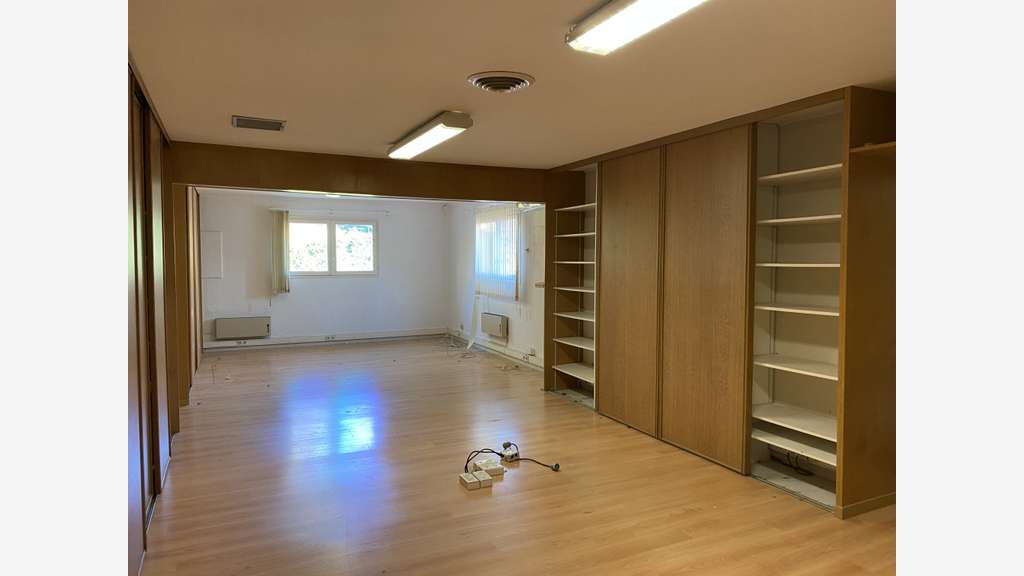 Entrepôts et bureaux 1329m² Roquebrune sur Argens