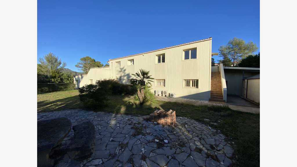 Entrepôts et bureaux 1329m² Roquebrune sur Argens