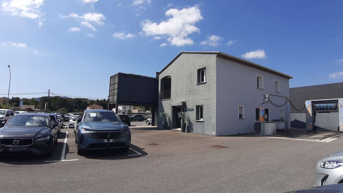 BATIMENT D'ACTIVITE SUR 2600 M² de TERRAIN