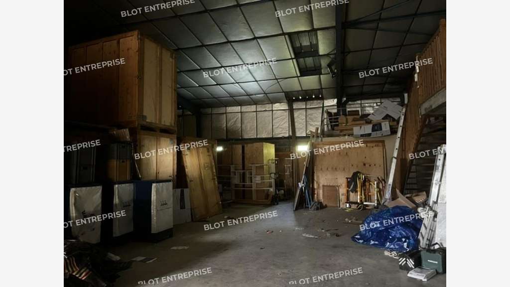 À VENDRE - LOCAL D'ACTIVITES 695 M² - ROSPEZ