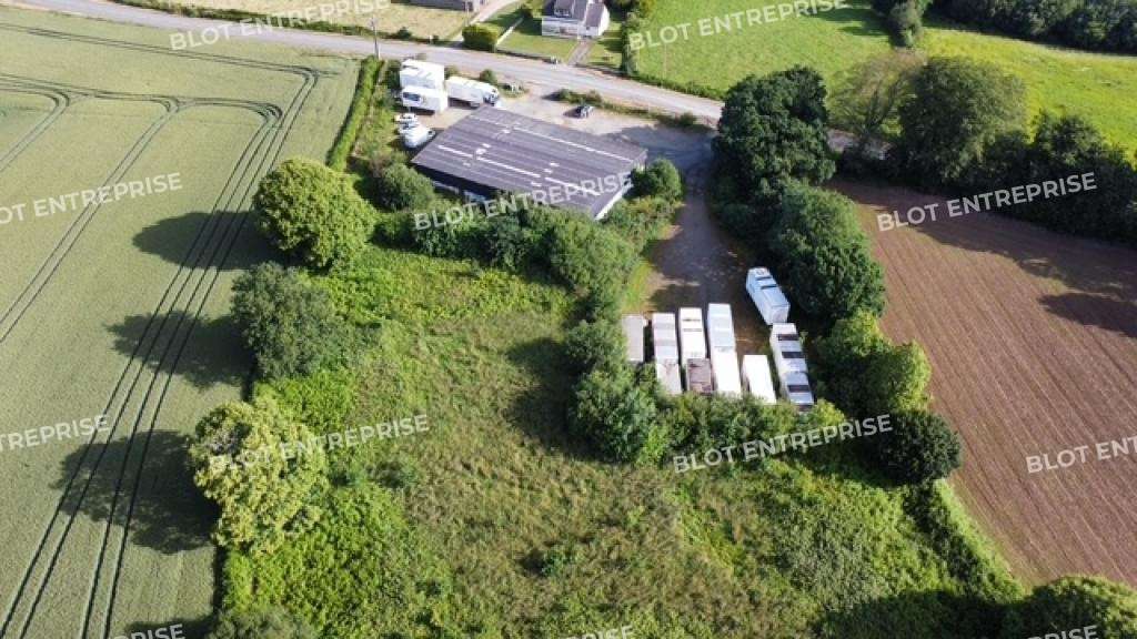 À VENDRE - LOCAL D'ACTIVITES 695 M² - ROSPEZ