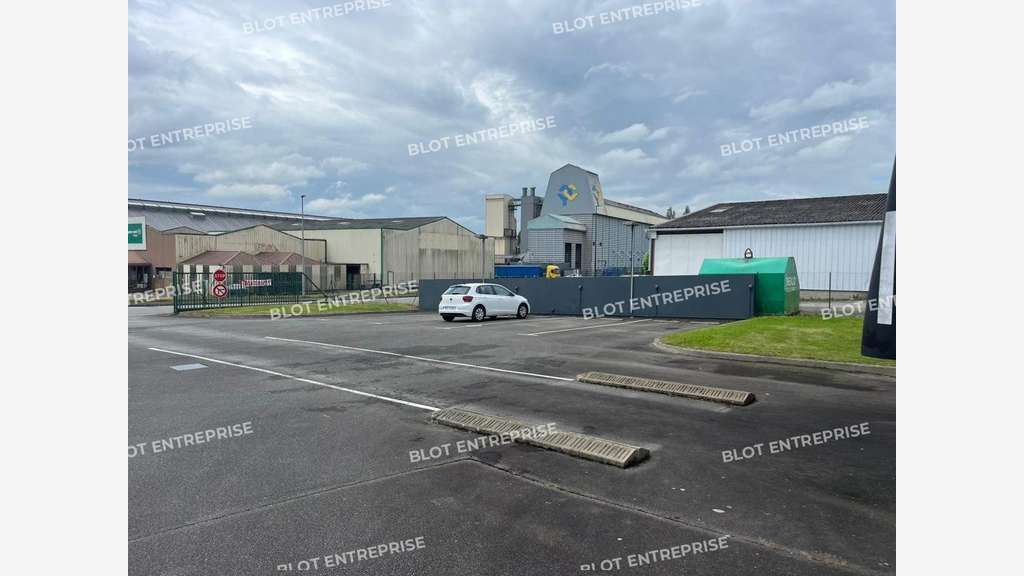A vendre local d'activités 471m² à Rosporden
