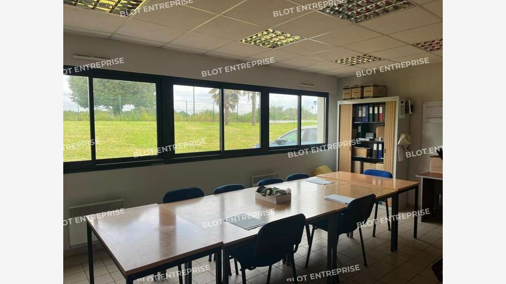 A vendre local d'activités 471m² à Rosporden