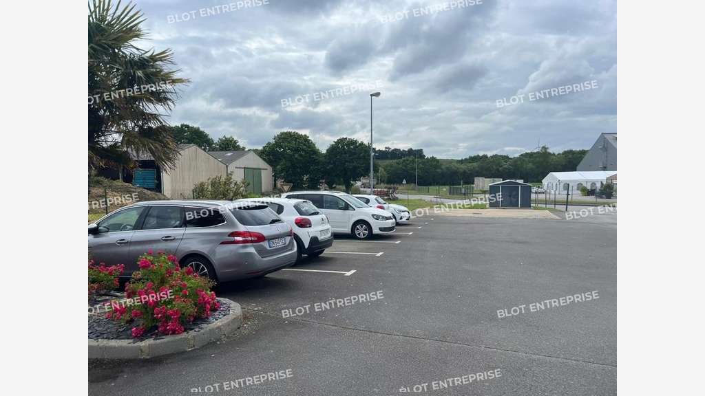 A vendre local d'activités 471m² à Rosporden