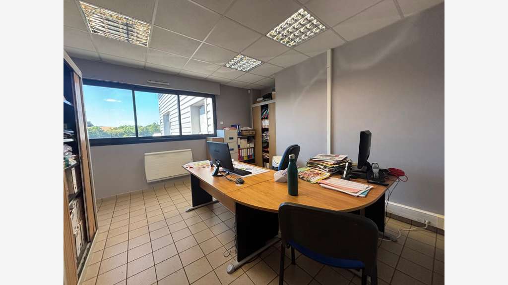 À vendre bâtiment d'activité équipé froid 350m²