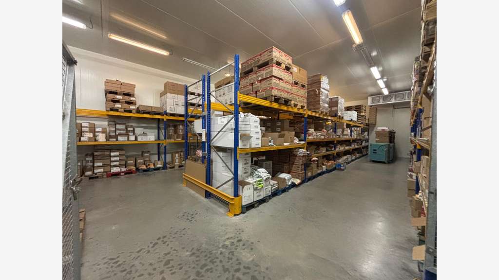 À vendre bâtiment d'activité équipé froid 350m²