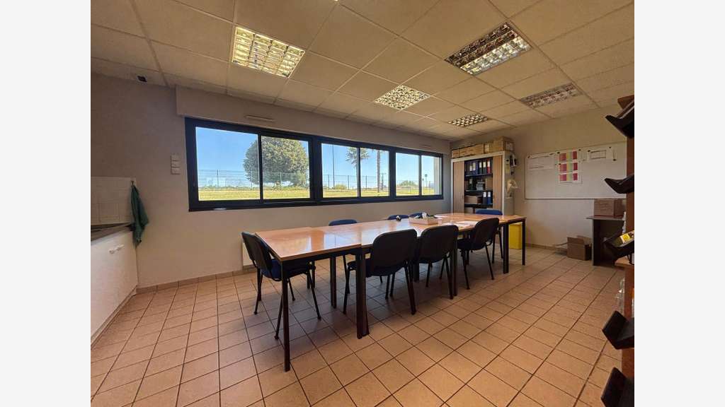 À vendre bâtiment d'activité équipé froid 350m²