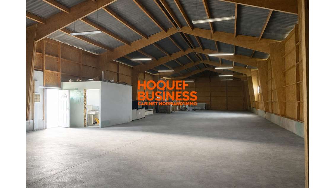 Vente entrepôt + showroom 2000m² proche de Rouen