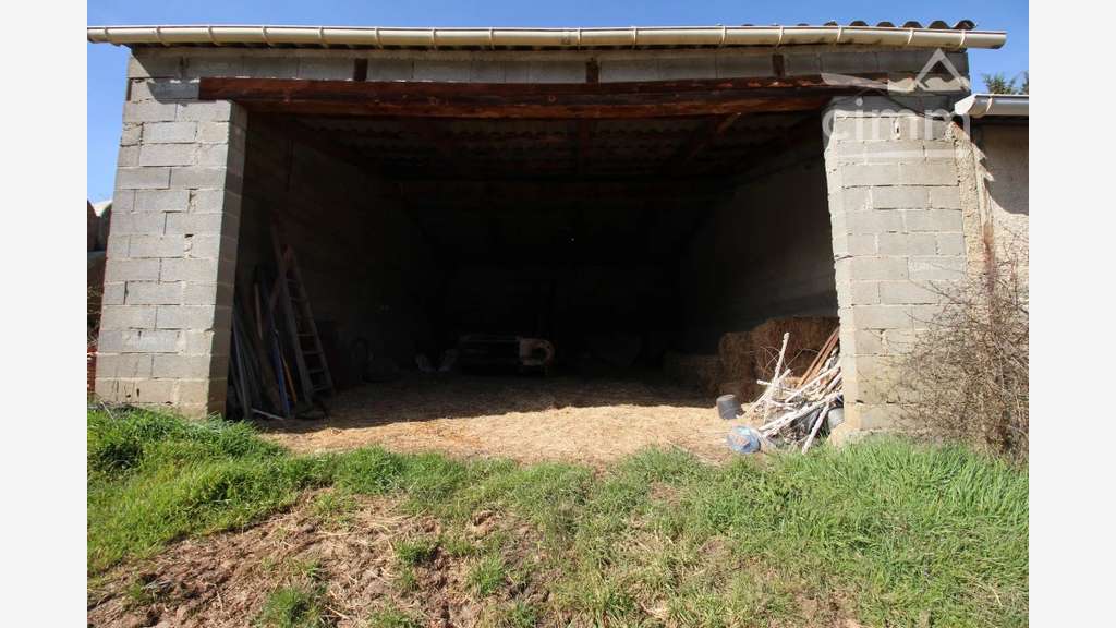 A vendre 2 hangars sur une parcelle de 2915m²