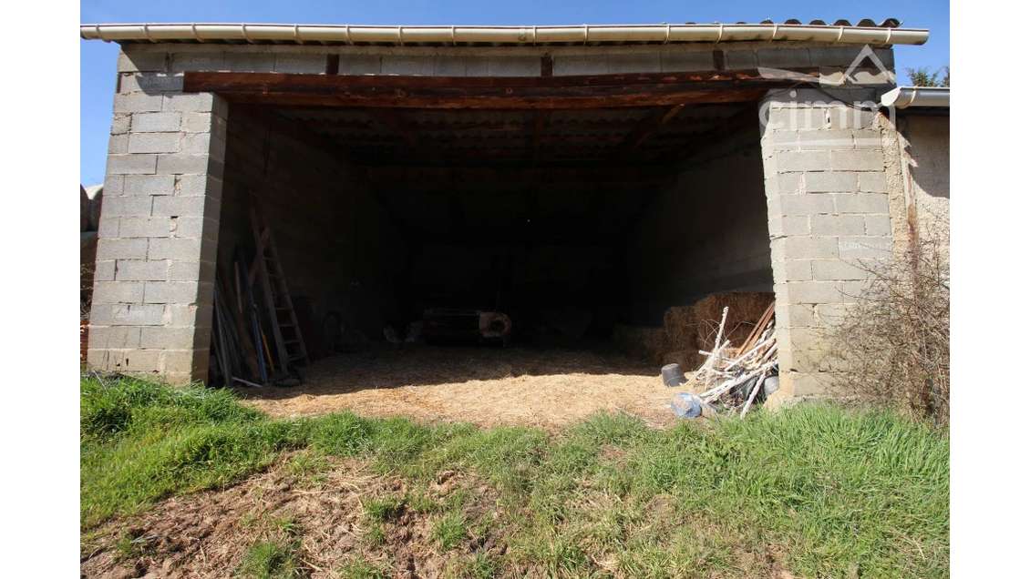 A vendre deux hangars sur une parcelle de 2915m²