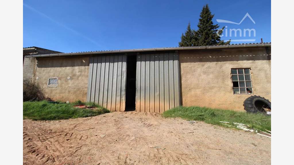 A vendre 2 hangars sur une parcelle de 2915m²