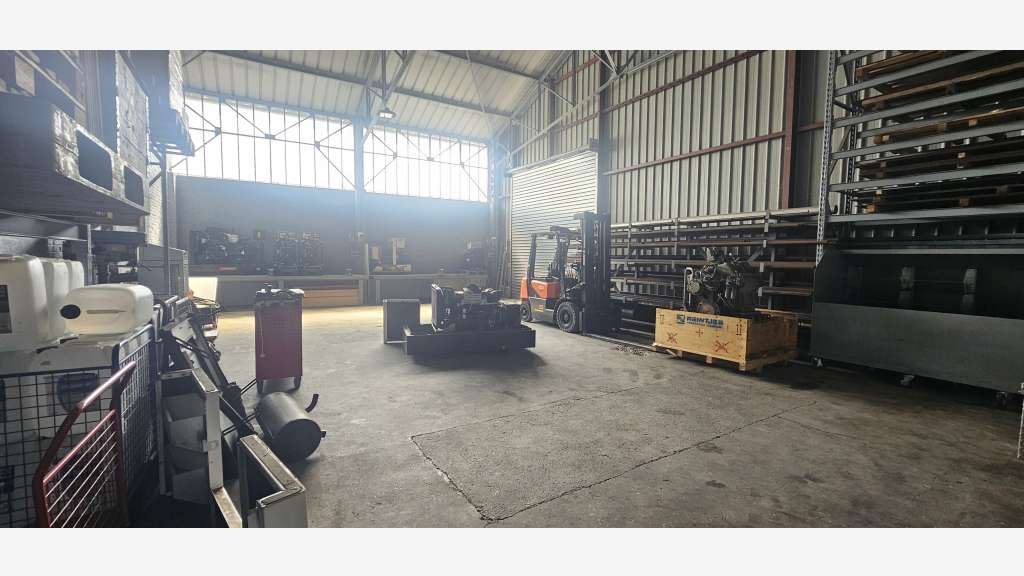 2 entrepôts à Roye 220m² et 250m² divisibles