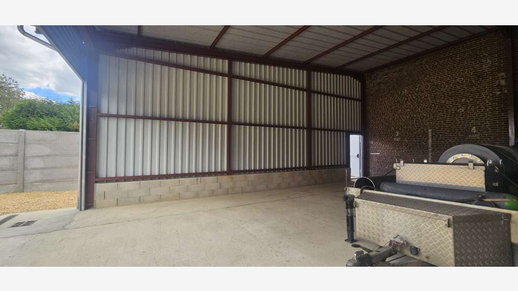 2 entrepôts à Roye 220m² et 250m² divisibles