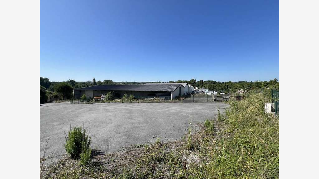 Ensemble immobilier à vendre à Ruelle-sur-Touvre