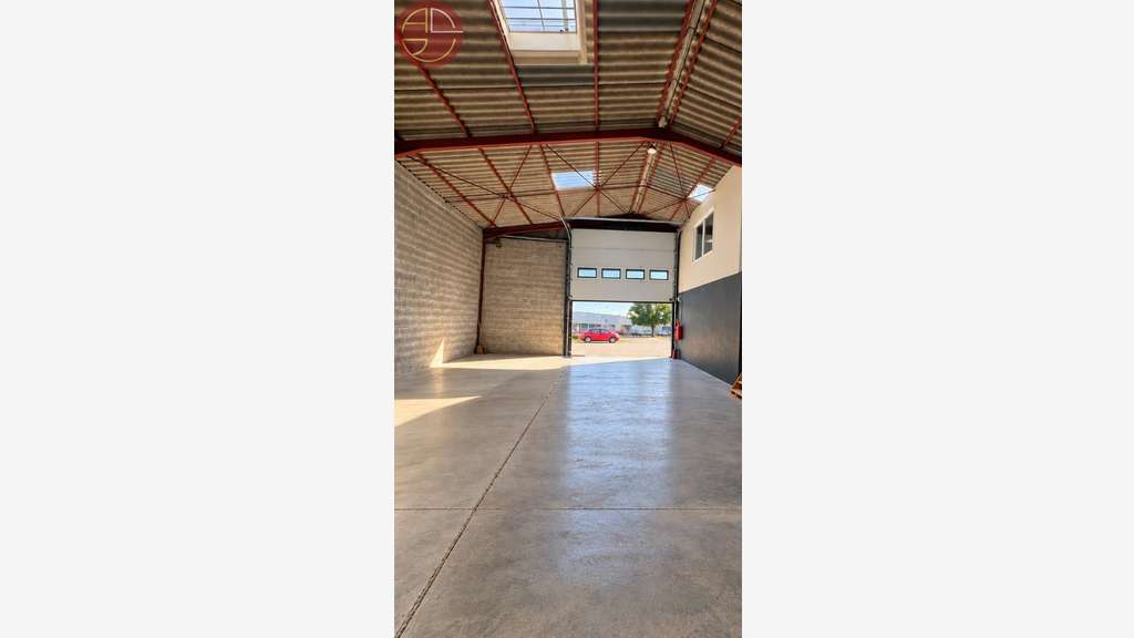 A vendre entrepôt de 1205m² en zi à Saint-Alban