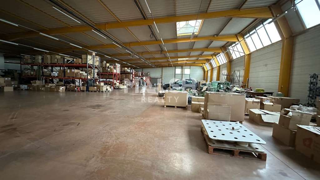 Bâtiment indépendant 2532m² à St-André-de-Corcy