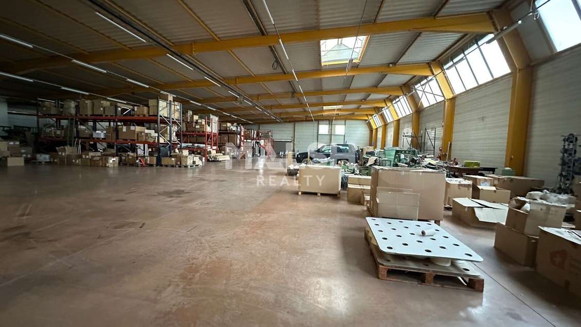 Bâtiment indépendant 2532m² à St-André-de-Corcy