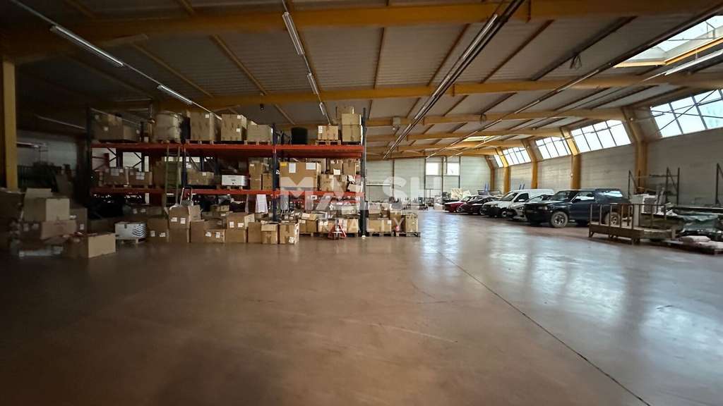 Bâtiment indépendant 2532m² à St-André-de-Corcy