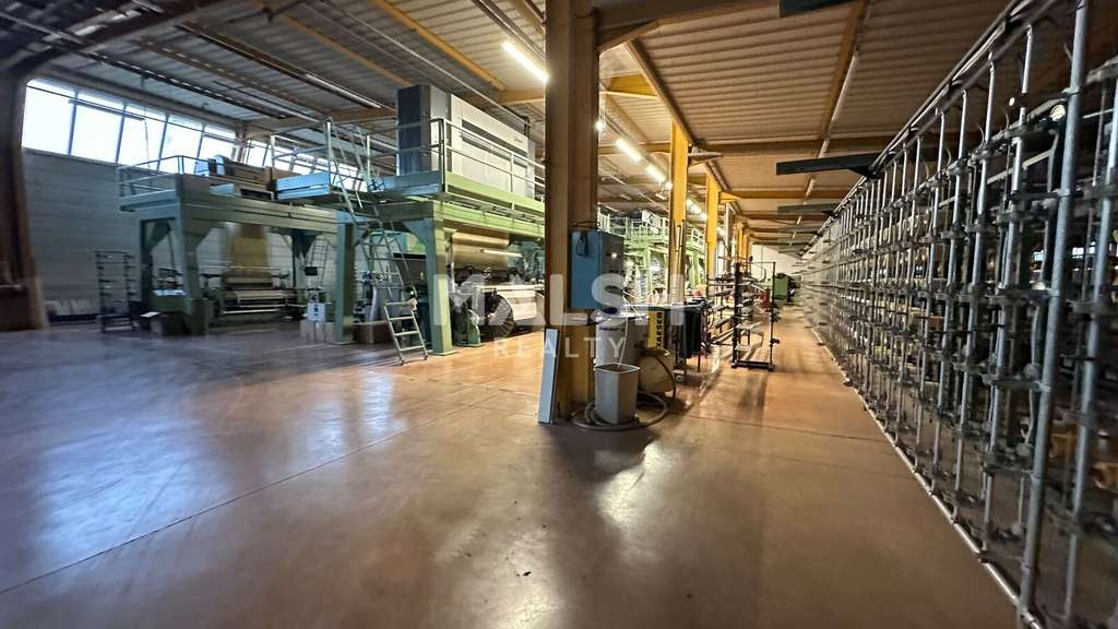 Bâtiment indépendant 2532m² à St-André-de-Corcy