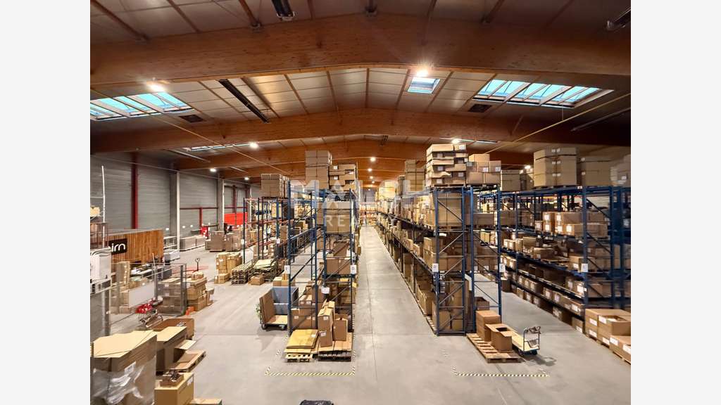 Bâtiment indépendant sur 1.1ha à St-André-de-Corcy