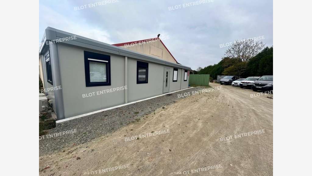 A vendre local d'activités de 860m² à Saint Armel