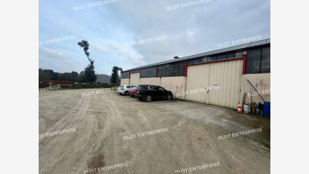 A vendre local d'activités de 860m² à Saint Armel