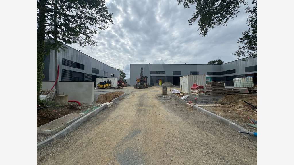 AV cellules dès 250m² axe Rennes Fougères